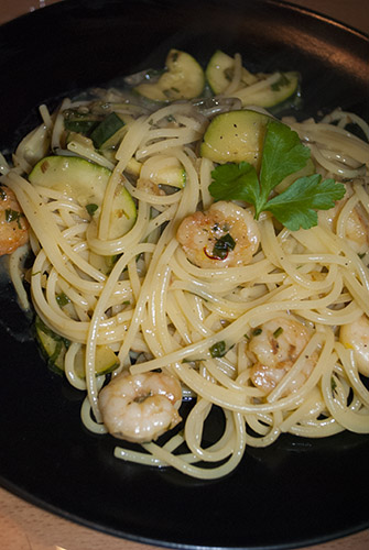 Pasta gambaretti, zucchine e zafferano